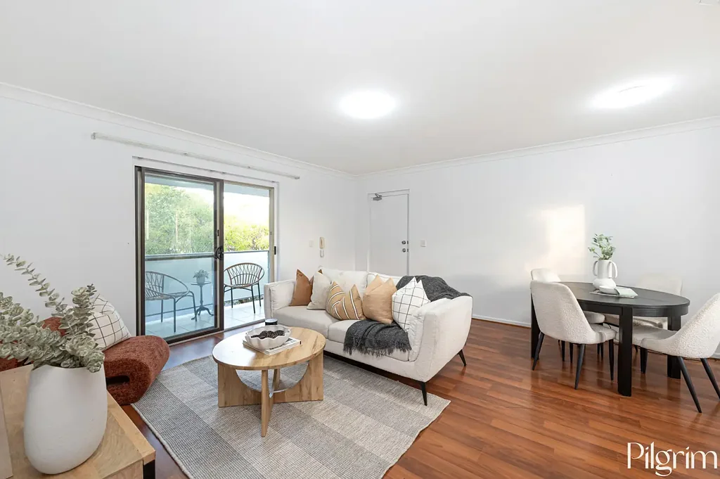 Glenside 2Kwarto Stylish unit in desirable location...