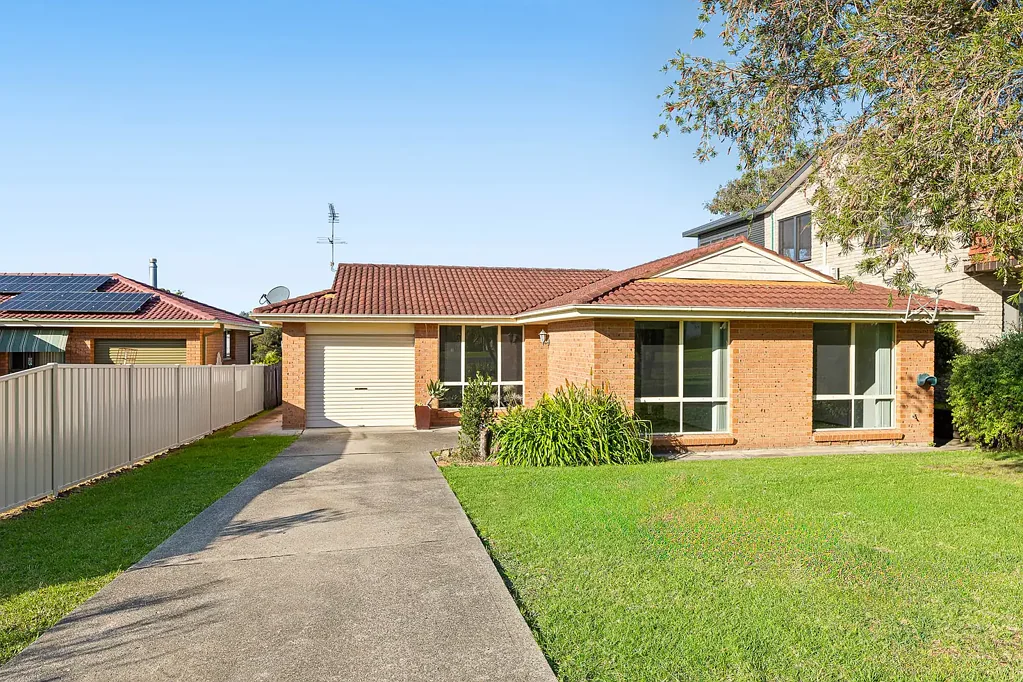 25 Lake Street, Tuross Head, NSW 2537