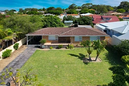 1 Bristol Avenue, Bicton