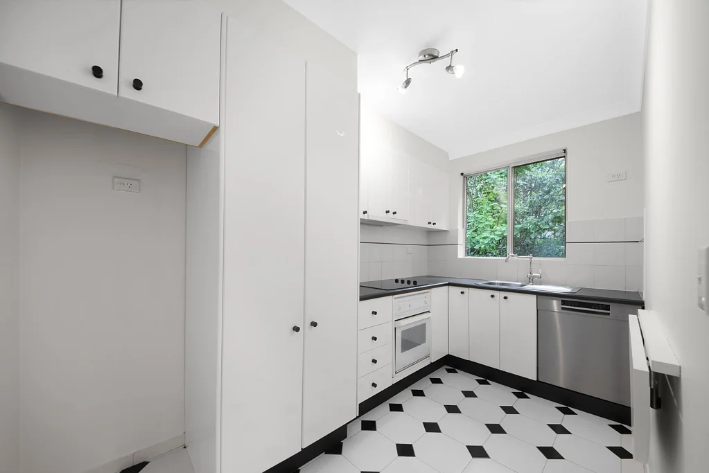 Tranquil modern living in convenient location