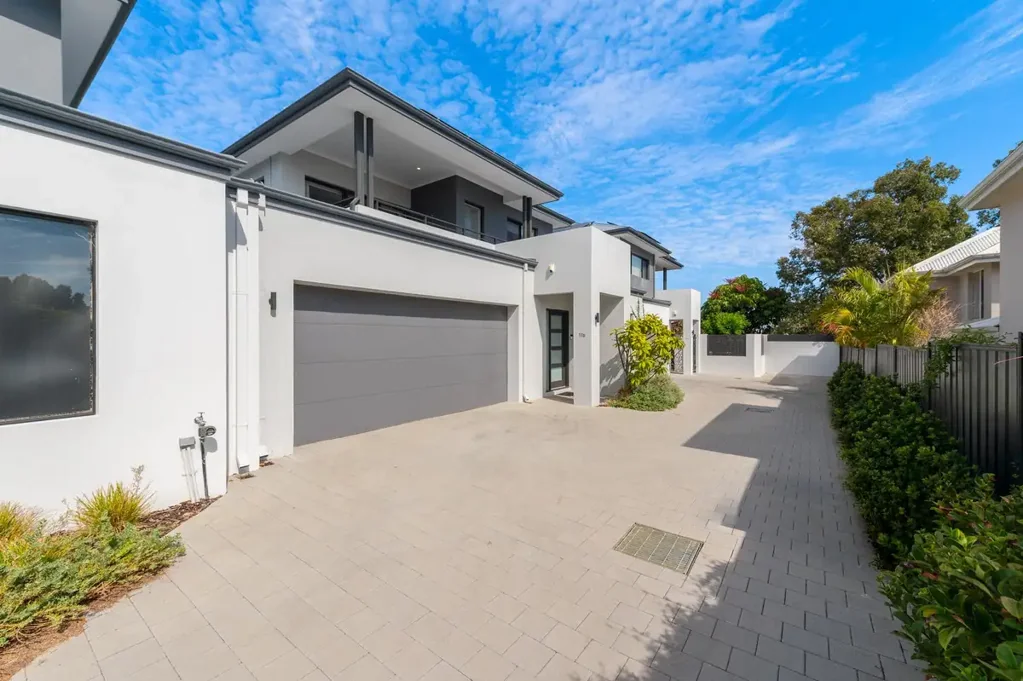 Maylands 3房  High-Spec Double Storey Living – Near new 2023 Build