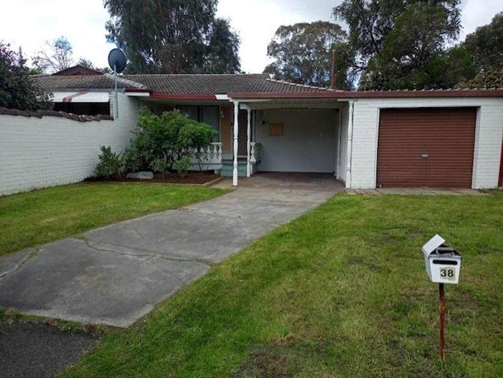 38 Banksia Road, Camillo, WA 6111