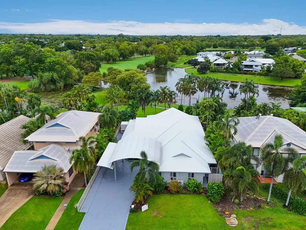 Durack 4 Bedroom BIG AND BOLD WITH VIEWS!