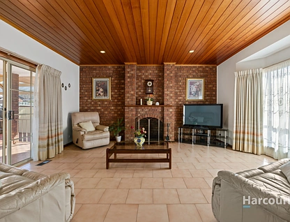11 Tintaldra Drive, Taylors Lakes, North West Melbourne, 4房, 2浴, House