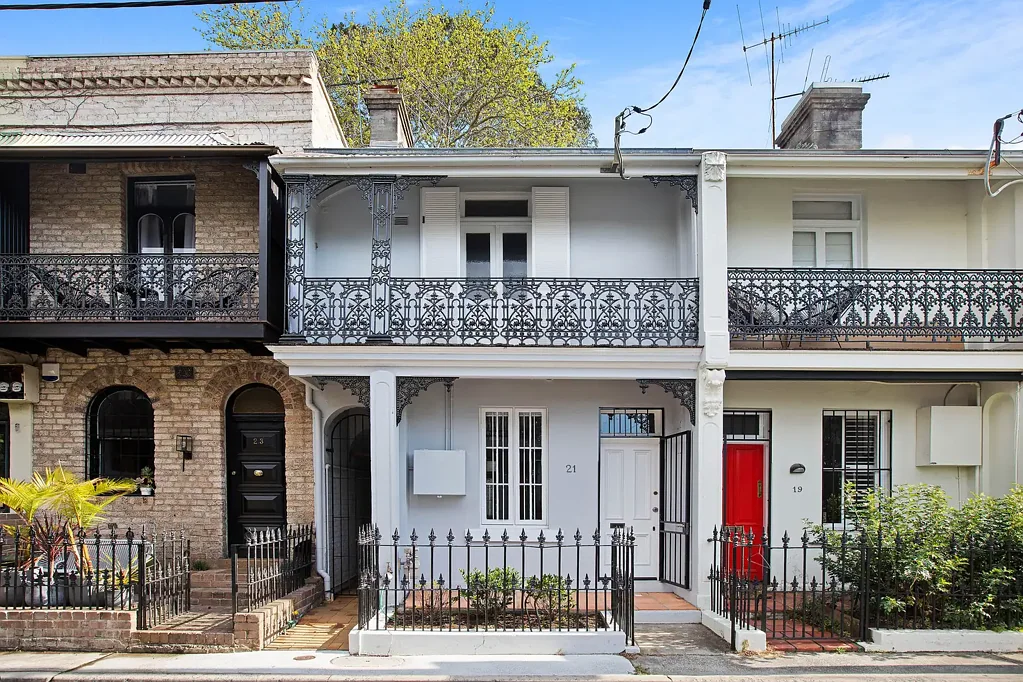 Classic terrace with courtyard in the heart of Paddington