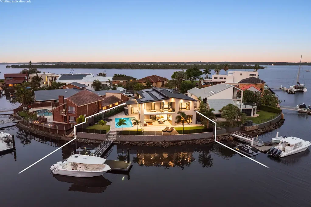 Runaway Bay 5房  32 meters of Bridge-Free Waterfront | Refined Elegance | Broadwater Blue-Chip Location