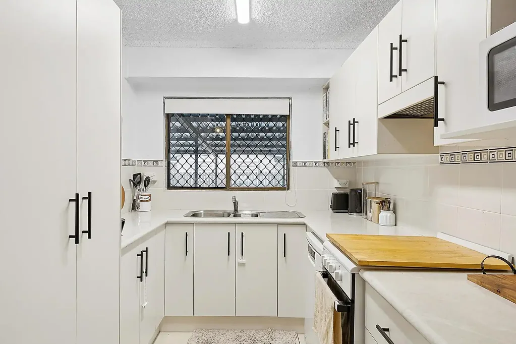 2/44 Haynes Street, Park Avenue, QLD 4701