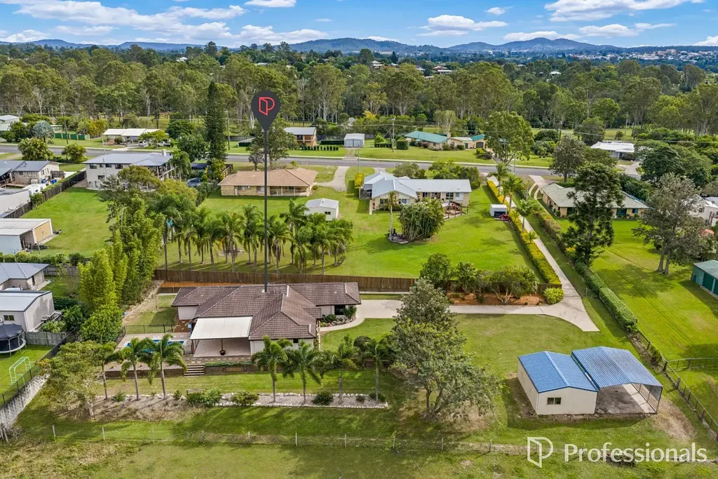 Southside 5બેડરૂમ Space, Privacy & Lifestyle - This Featured Packed Property Has It All!