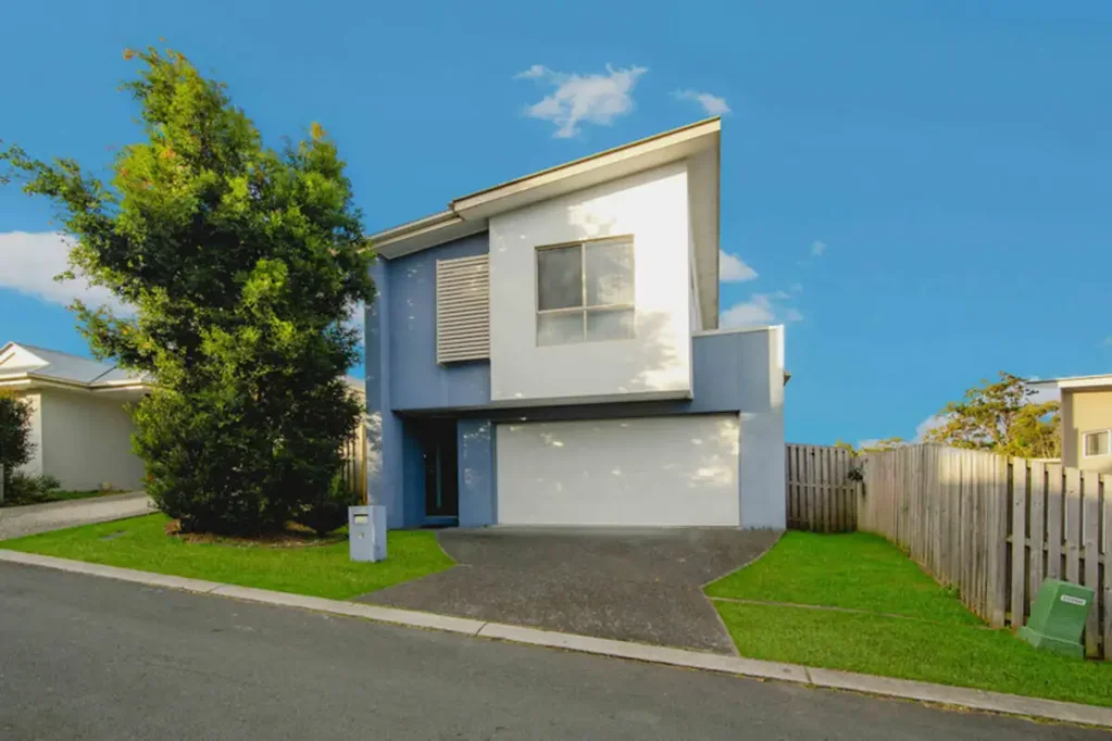 Coomera 4 Bedroom Must see in Coomera.  ALL OFFERS WILL BE PRESENTED.