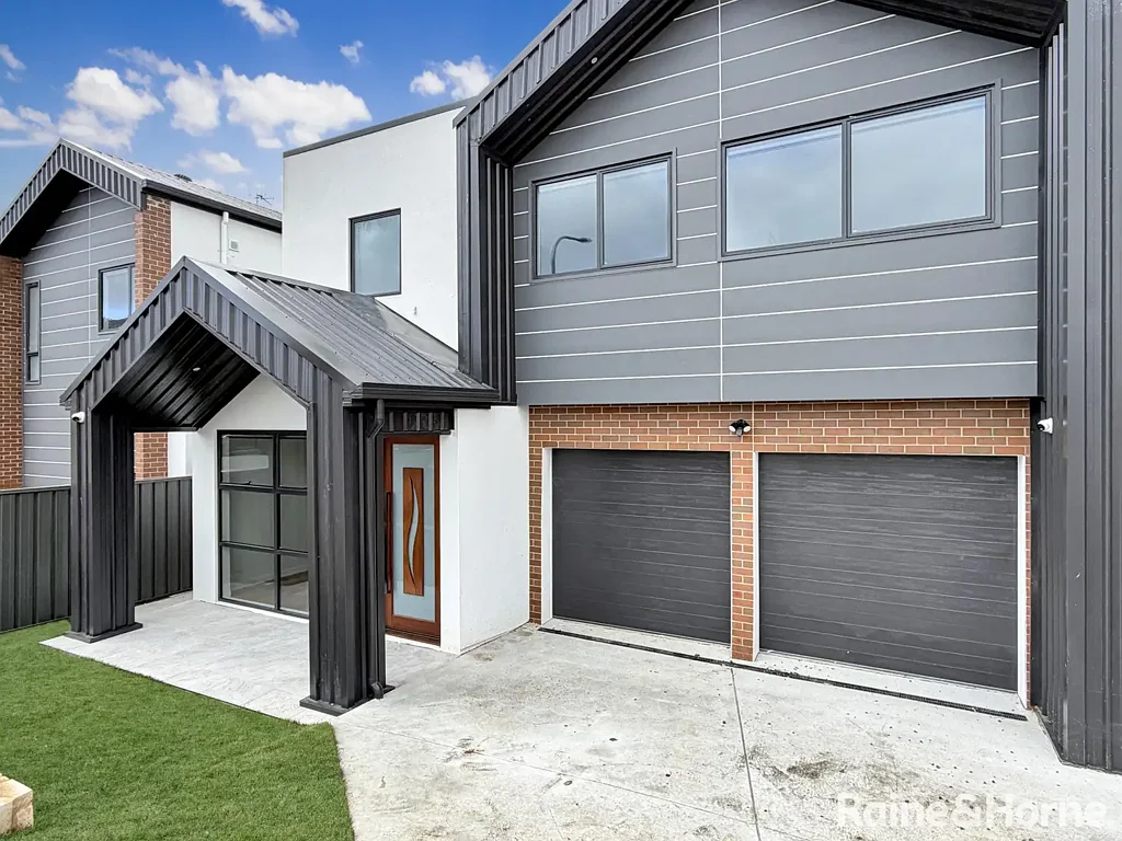 Stylish & Brand New Googong Family Home