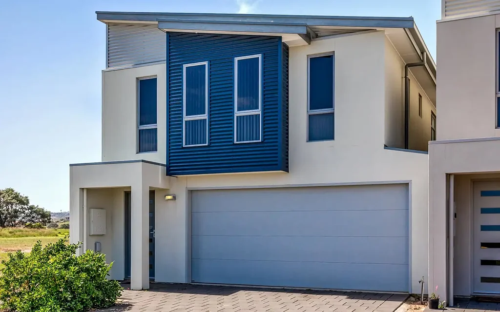 STYLISH & SPACIOUS FULLY FURNISHED.
Why not be on Holiday all year round!