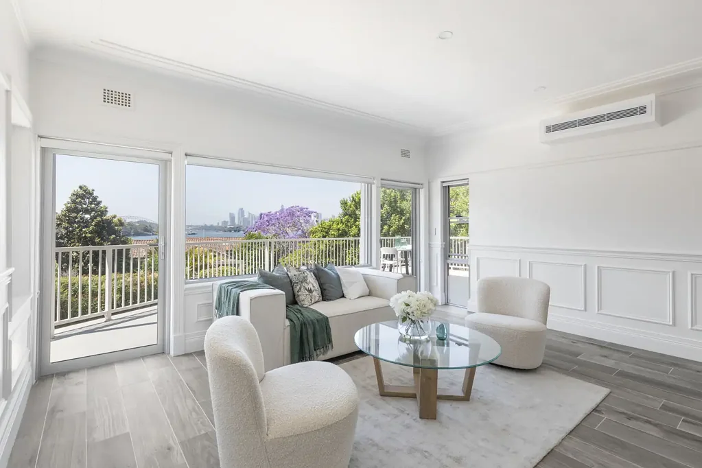 Family home / water outlooks / Harbour Bridge & CBD views