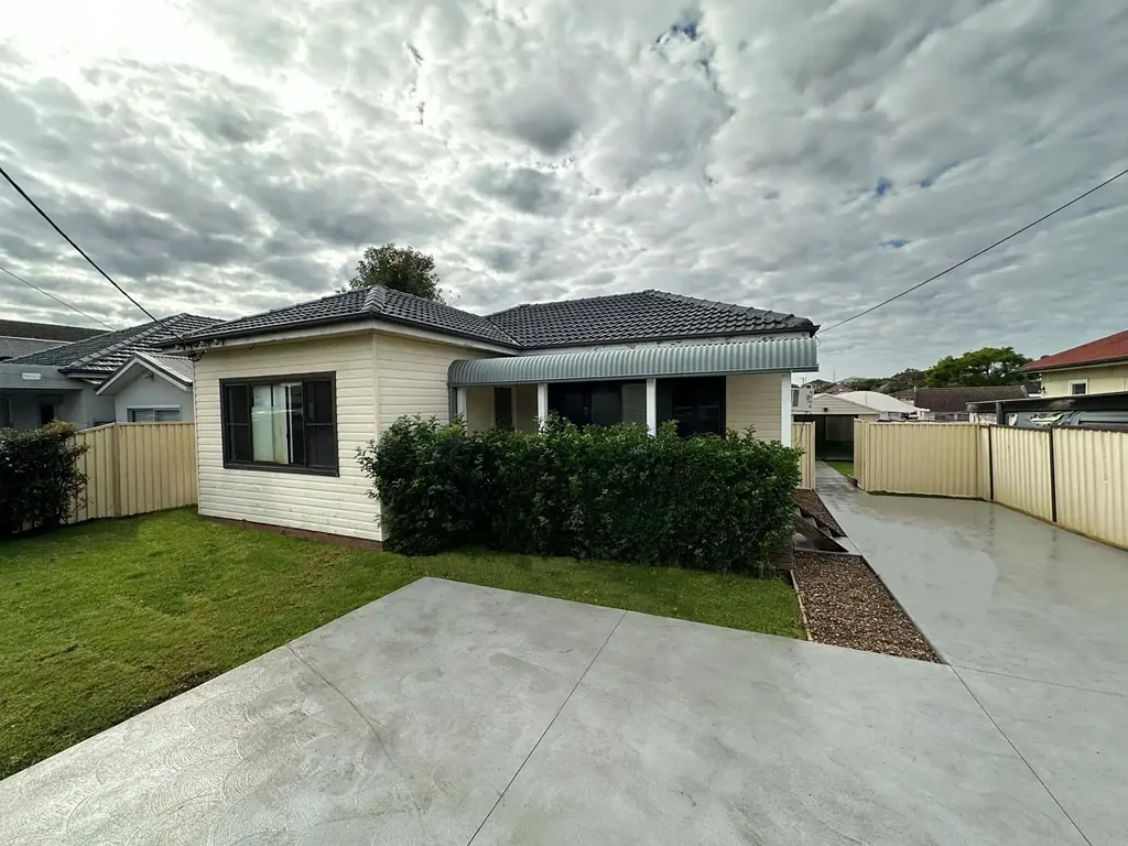Step into comfort and convenience with this freshly presented 3-bedroom, 1-bathroom home located in Guildford
