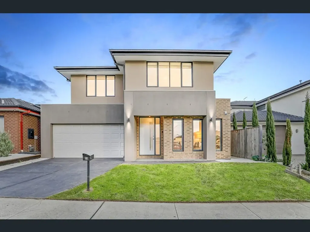 Modern Double-Storey Family Home with Multiple Living Areas – 33 Grande Belmond Avenue, Clyde VIC 3978