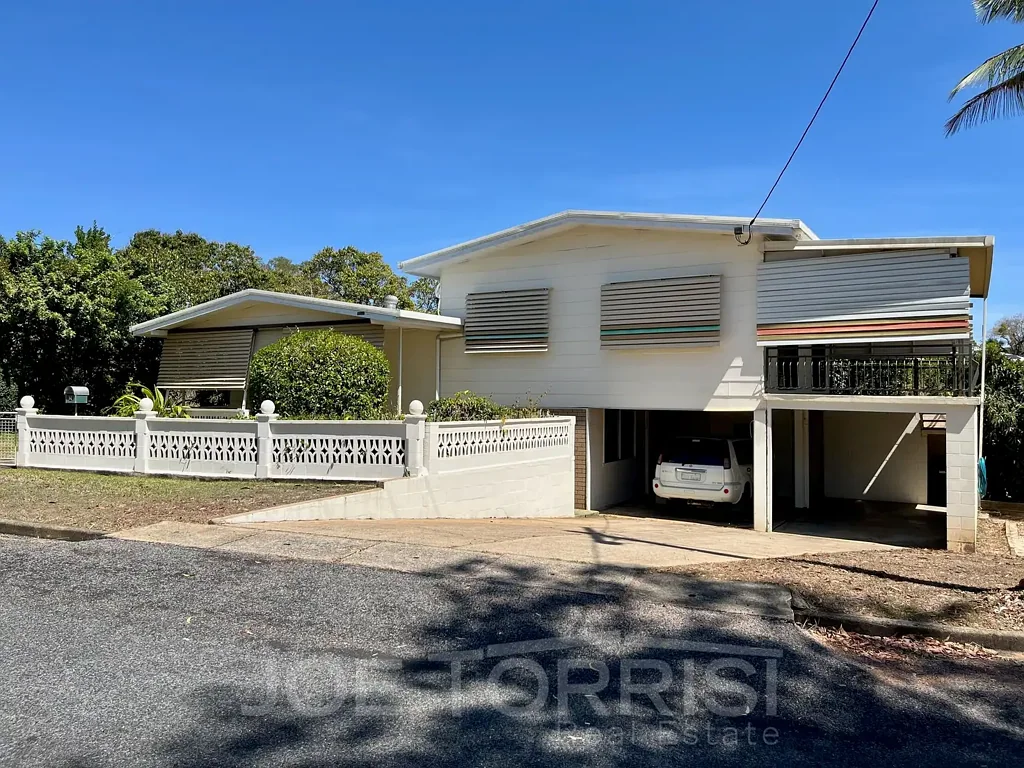 Mareeba 3ਬੈੱਡਰੂਮ SPLIT LEVEL, 2 ALLOTMENTS, CBD FRINGE