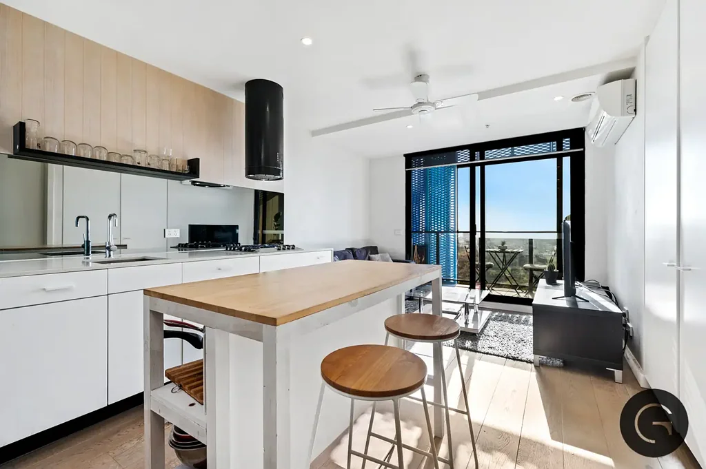 St Kilda 2房 墨尔本CBD壮景 Miele厨房 石质台面 私人阳台 现代奢居 ICON地标 Light-Filled And Luxurious ICONIC Living