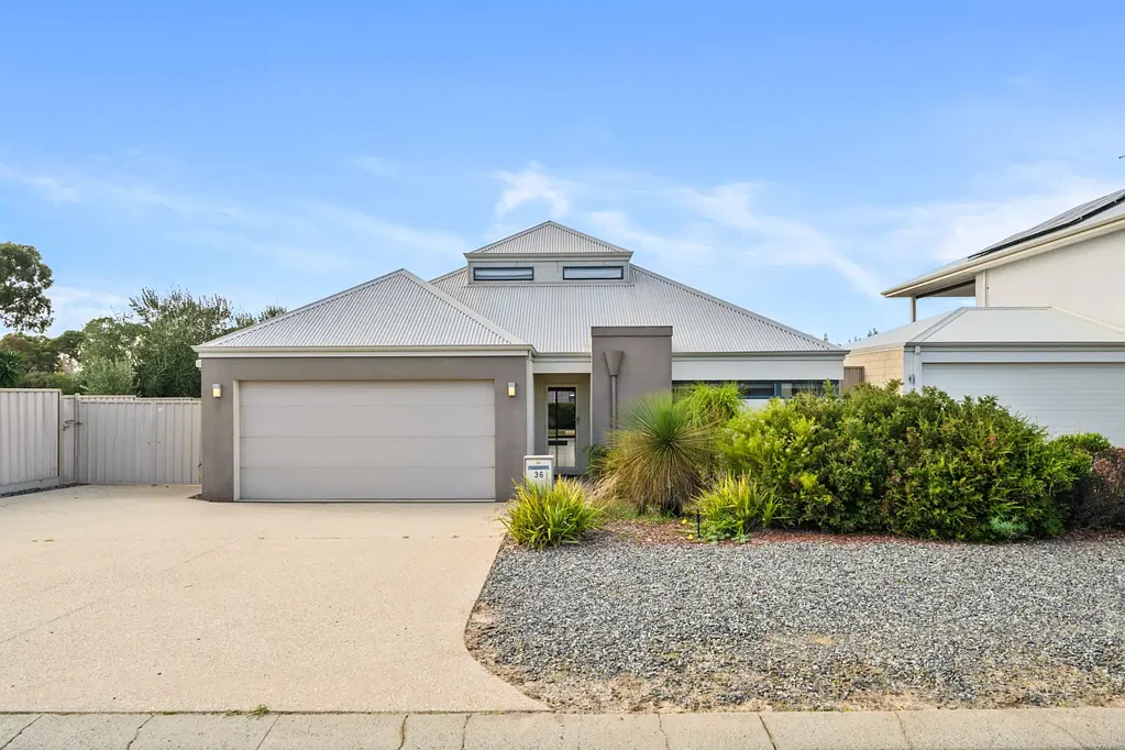 Dawesville 4房  Tranquil living with estuary views and exceptional entertaining.