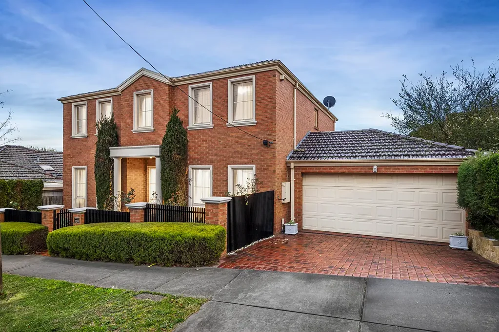 Balwyn North 4chambre Perfectly balancing family living with a low-maintenance design