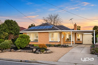 Werribee 3Phòng ngủ Freshly Updated Home with Impressive Outdoor Entertaining!