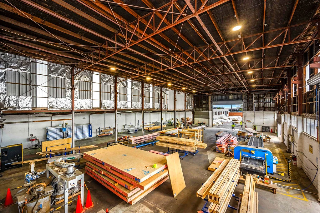 Penrose INDUSTRIAL WAREHOUSE WITH 2,328M² YARD