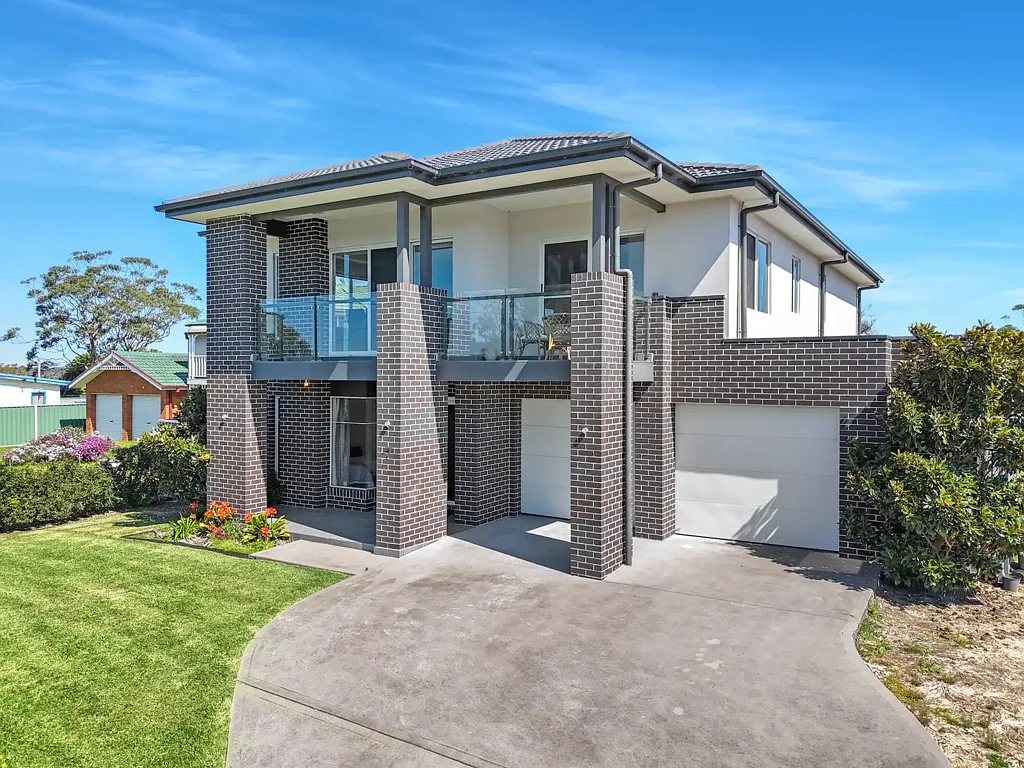 Orient Point 4 Slaapkamer STUNNING FAMILY HOME WITH WATER VIEWS