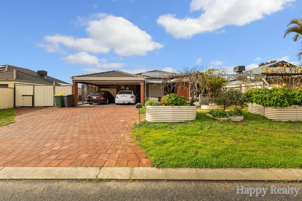 Huntingdale 4房  Spacious 4-Bedroom Home on 598sqm with Boat/Caravan Access