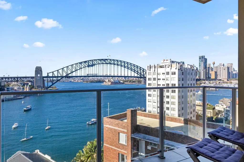 Modern Harbourfront Haven with Spectacular Bridge & Opera House Views