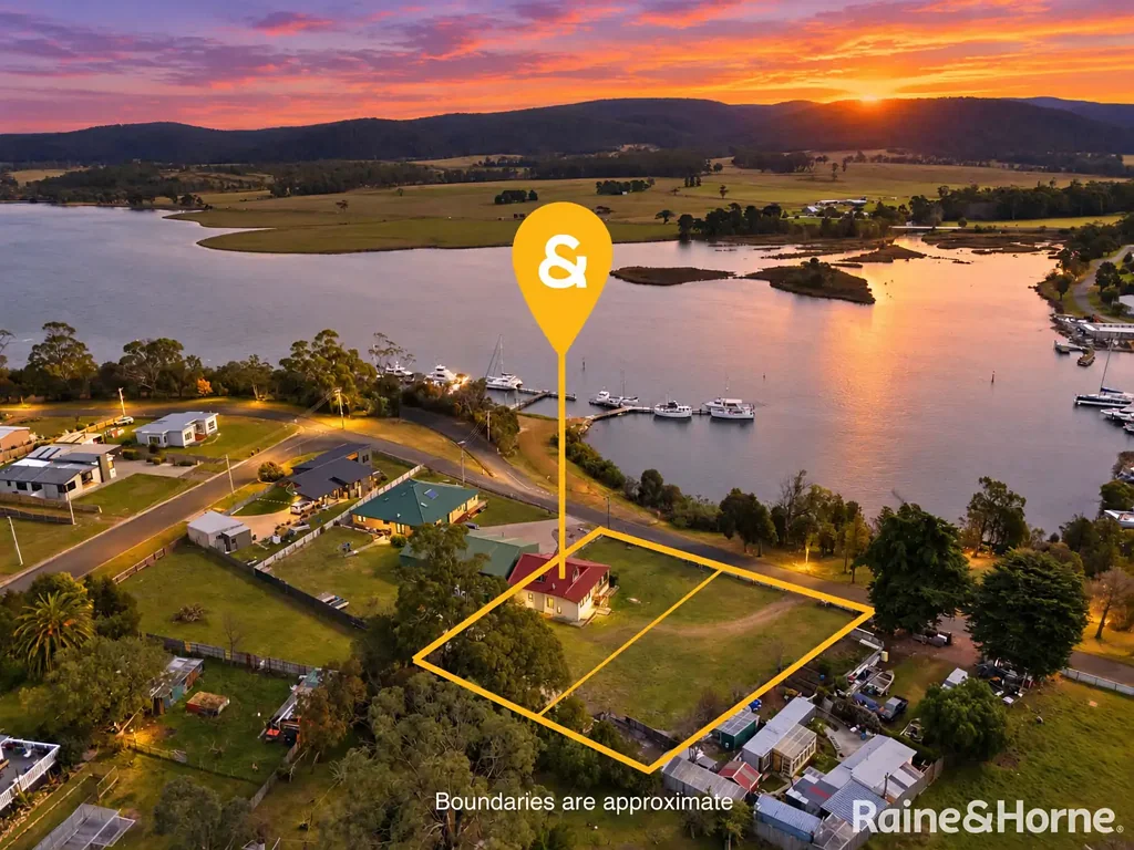 Triabunna 3房  Waterfront Opportunity on Two Titles - Endless Potential
