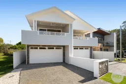 2/2B Bagnall Avenue, Soldiers Point