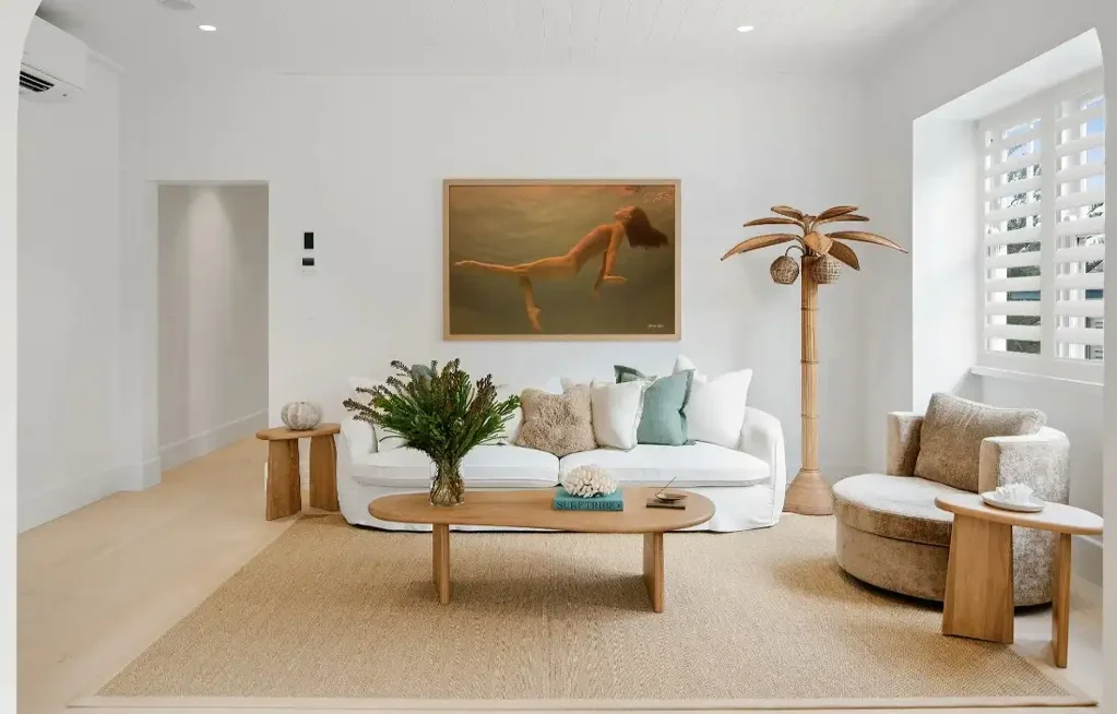 New Designer Beachside Apartment, Fully Furnished