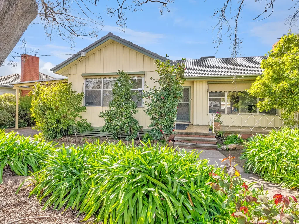 Benalla 3 Slaapkamer 3 BEDROOM, 2 BATHROOM HOME IN CONVENIENT LOCATION
