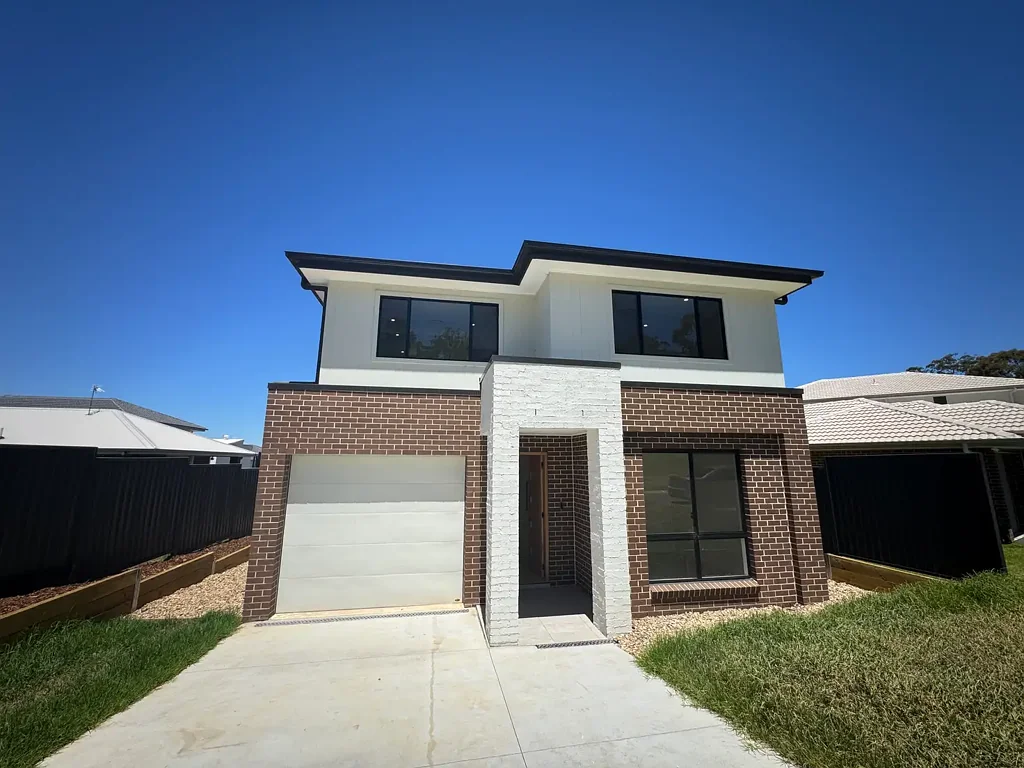 Brand New Double-Storey Home with Modern 5 Bedrooms, Two mater room and Two living area