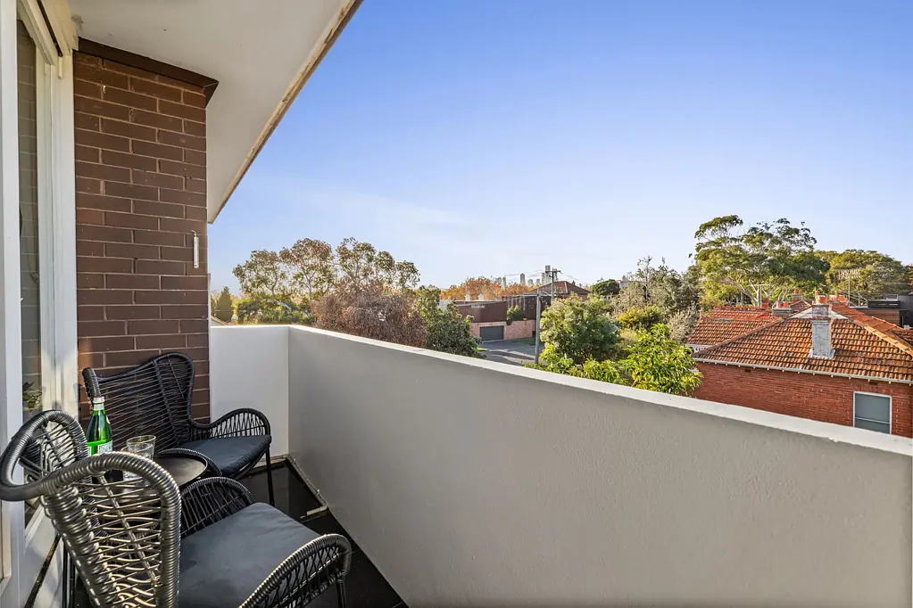 St Kilda West 2Zimmer Elevated Beachside Lifestyle with City Outlook