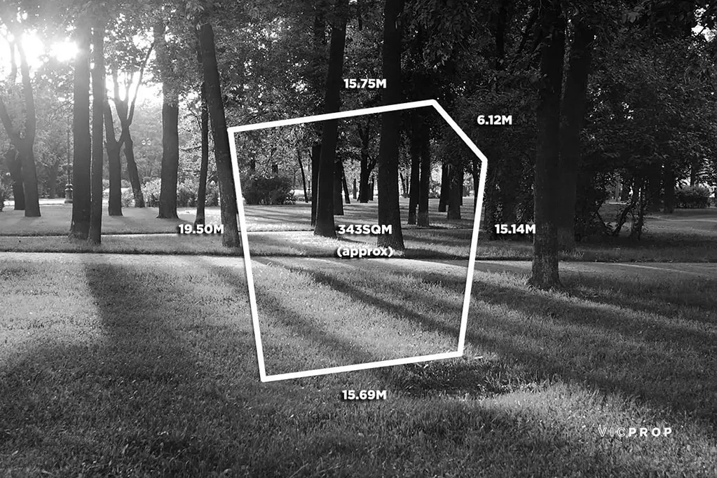 Mambourin 黄金地段投资机会 转角地块设计灵活 步行至火车站 靠近零售区&学校 便捷通往CBD 蓬勃社区期待加入 精心设计街景社区氛围 安家立业成长机遇 Ready-to-Build Corner Block in Thriving Mambourin Estate – 1 Produce Drive