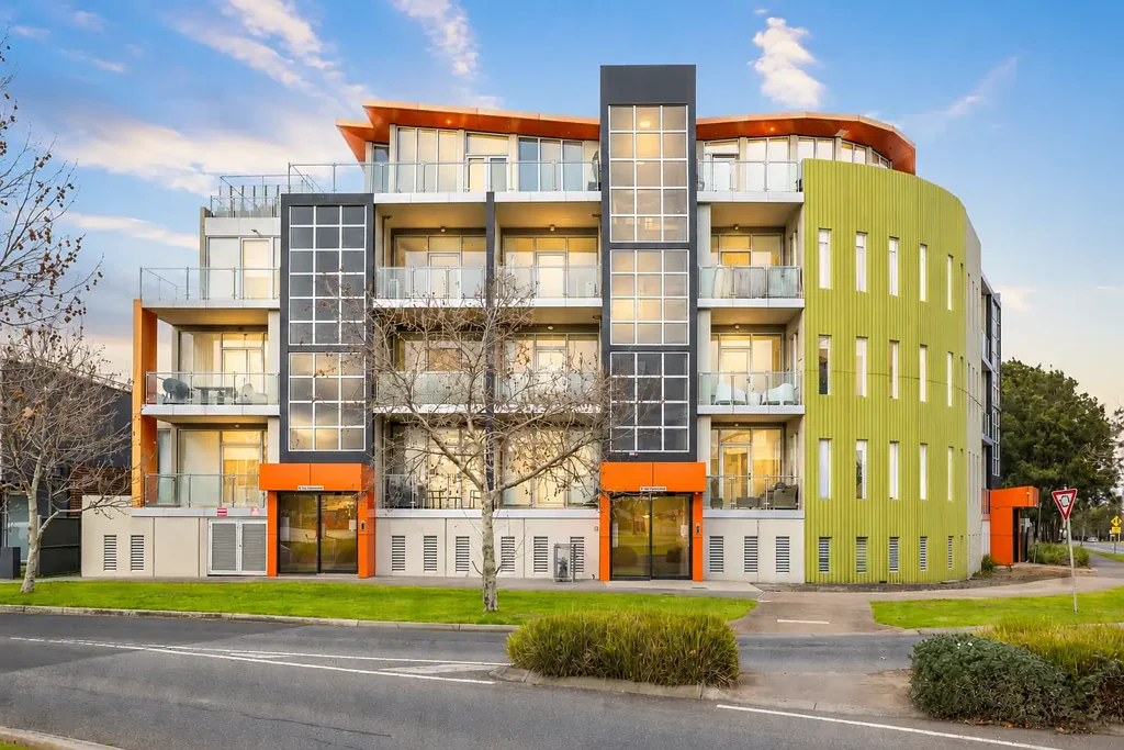 Caroline Springs 2 Bedroom Lakeside Living in a Prestigious Esplanade Location