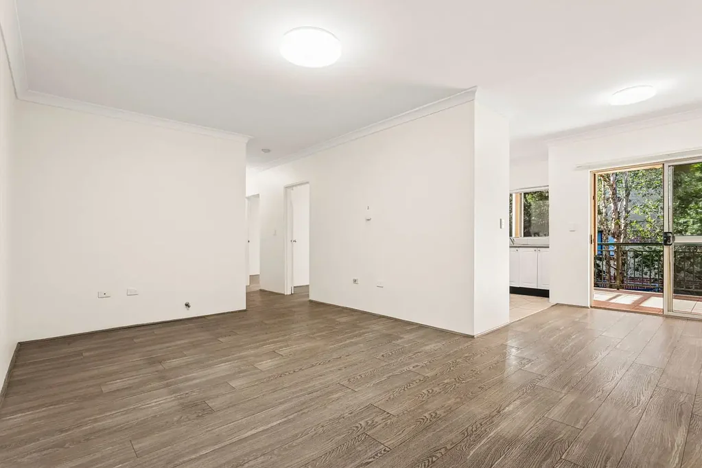 SPACIOUS UNIT WITH LOCK-UP GARAGE!