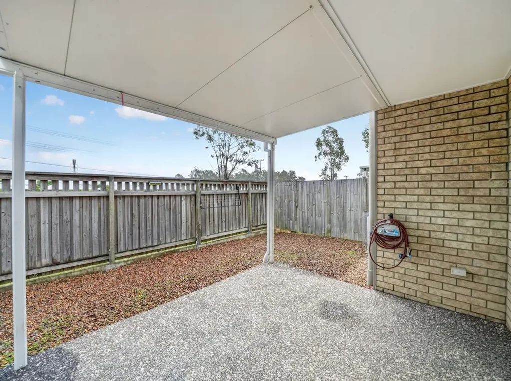 Redbank 1房 中心位置便利 优质装修省心 3卧2.5卫 现代厨房 低维护生活 'Villas on Broadleaf' (c.2017)