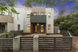 30 Kooyong Close, Officer