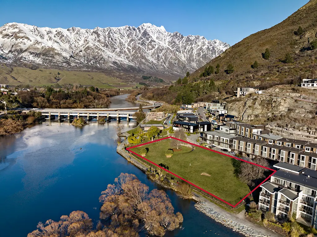 Frankton Superb waterfront development site