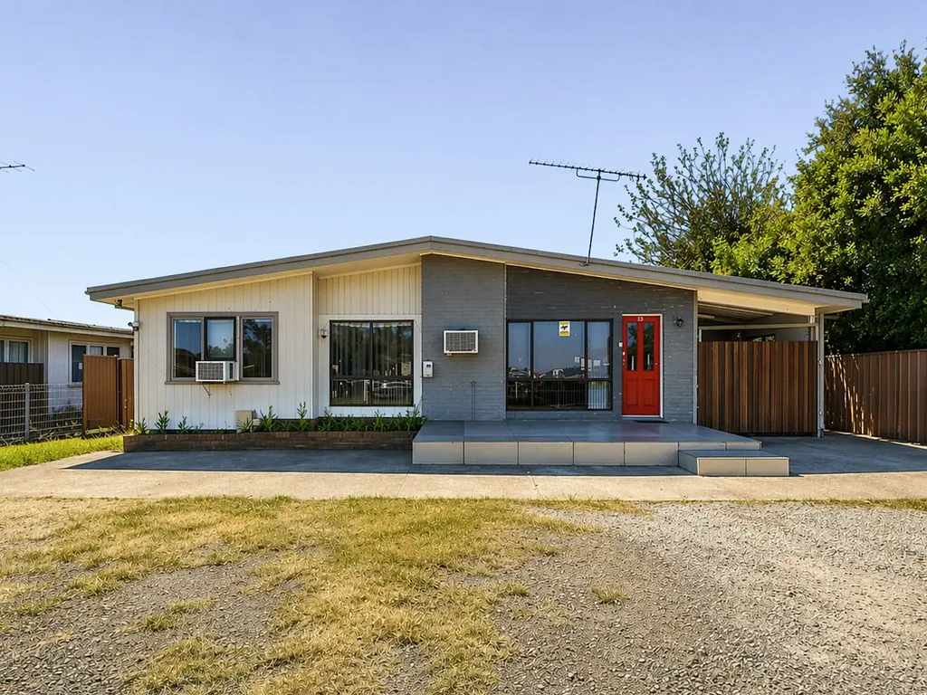Lethbridge Park 5غرفة نوم House & Granny Flat | Fully Leased Investment Opportunity