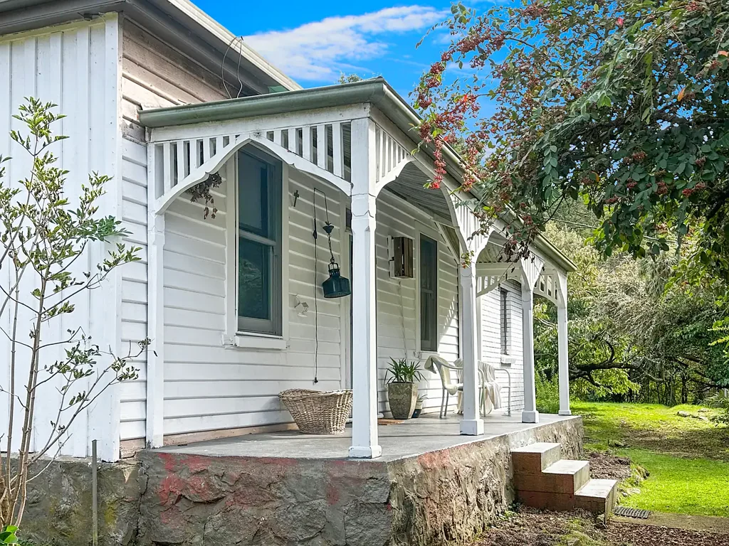 St Marys 3 Bedroom Historic Cottage + Acre + Double Garage