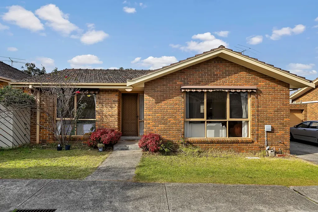 Mount Waverley 2房 安静死胡同位置 采光充足单层别墅 两个宽敞卧室 带独立卫生间 靠近购物中心和大学 交通便利生活便捷 Effortless Living in a Peaceful Pocket