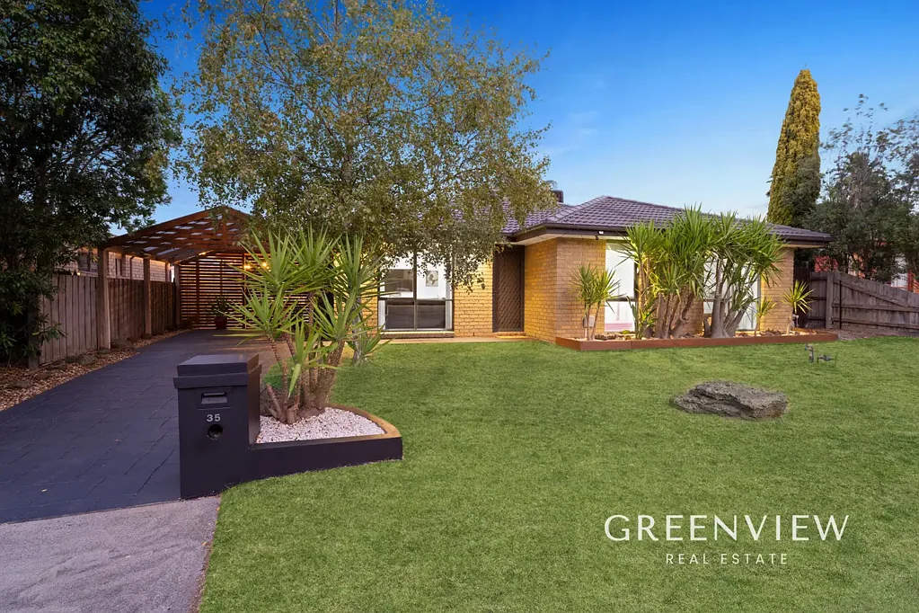35 Broome Crescent, Cranbourne North, VIC 3977