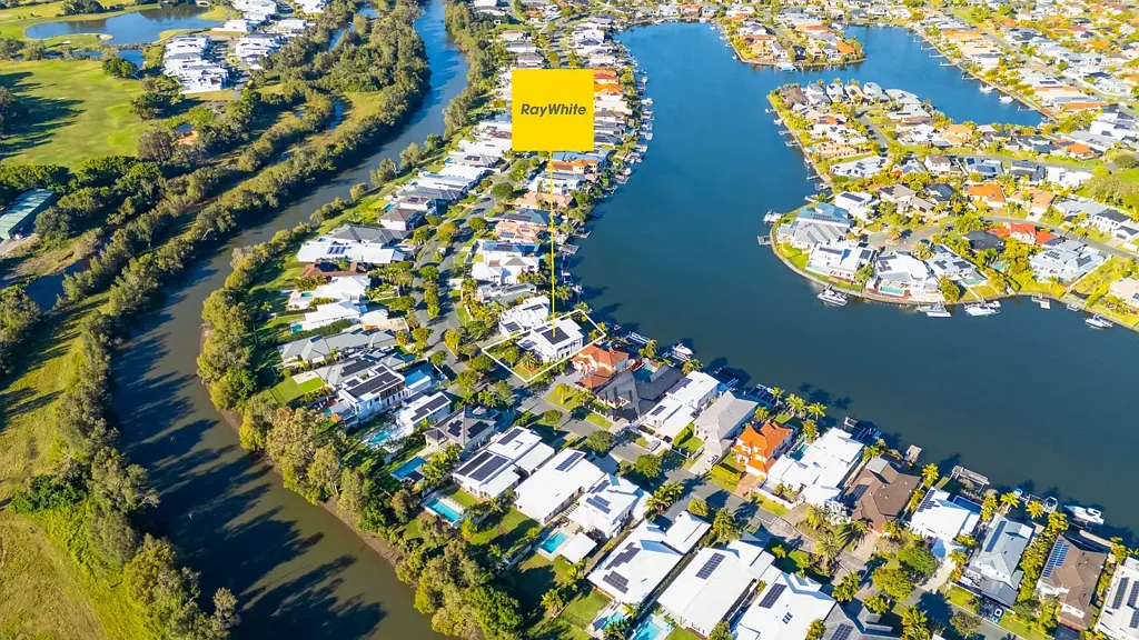 Helensvale 5房  Wide Water Views Designed for the Ultimate Entertainer