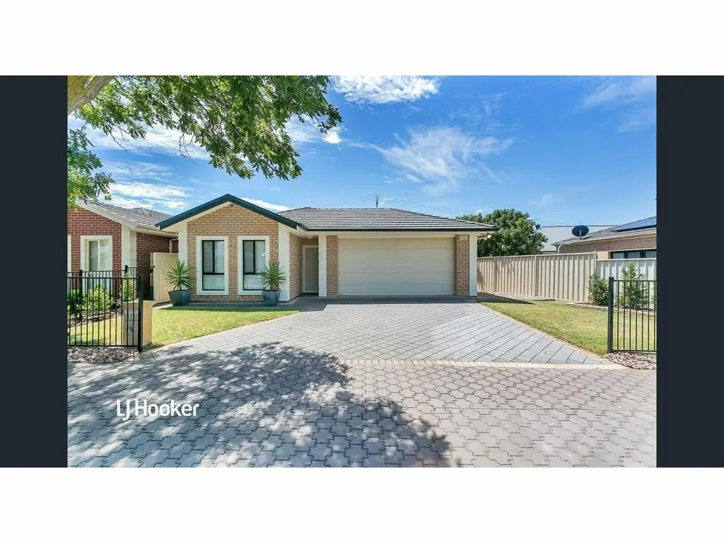 THIS ONE'S A WINNER!! 3 BR, DBLE GGE, HEAT & COOL + PERGOLA....THE LIST GOES ON!