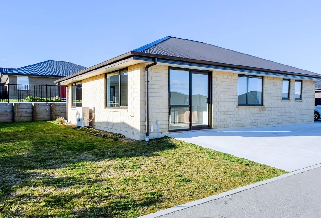 MODERN LIVING IN HOLMES HILL