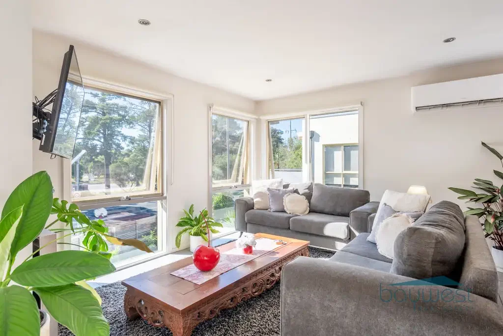 Stunning 3-Bedroom Modern Townhouse with Water Views