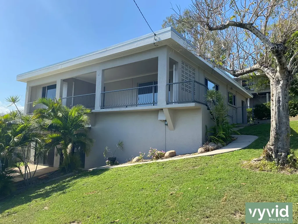 Spacious Highset 4-Bedroom Home in West Gladstone – Ideal Location Close to Shops & Schools