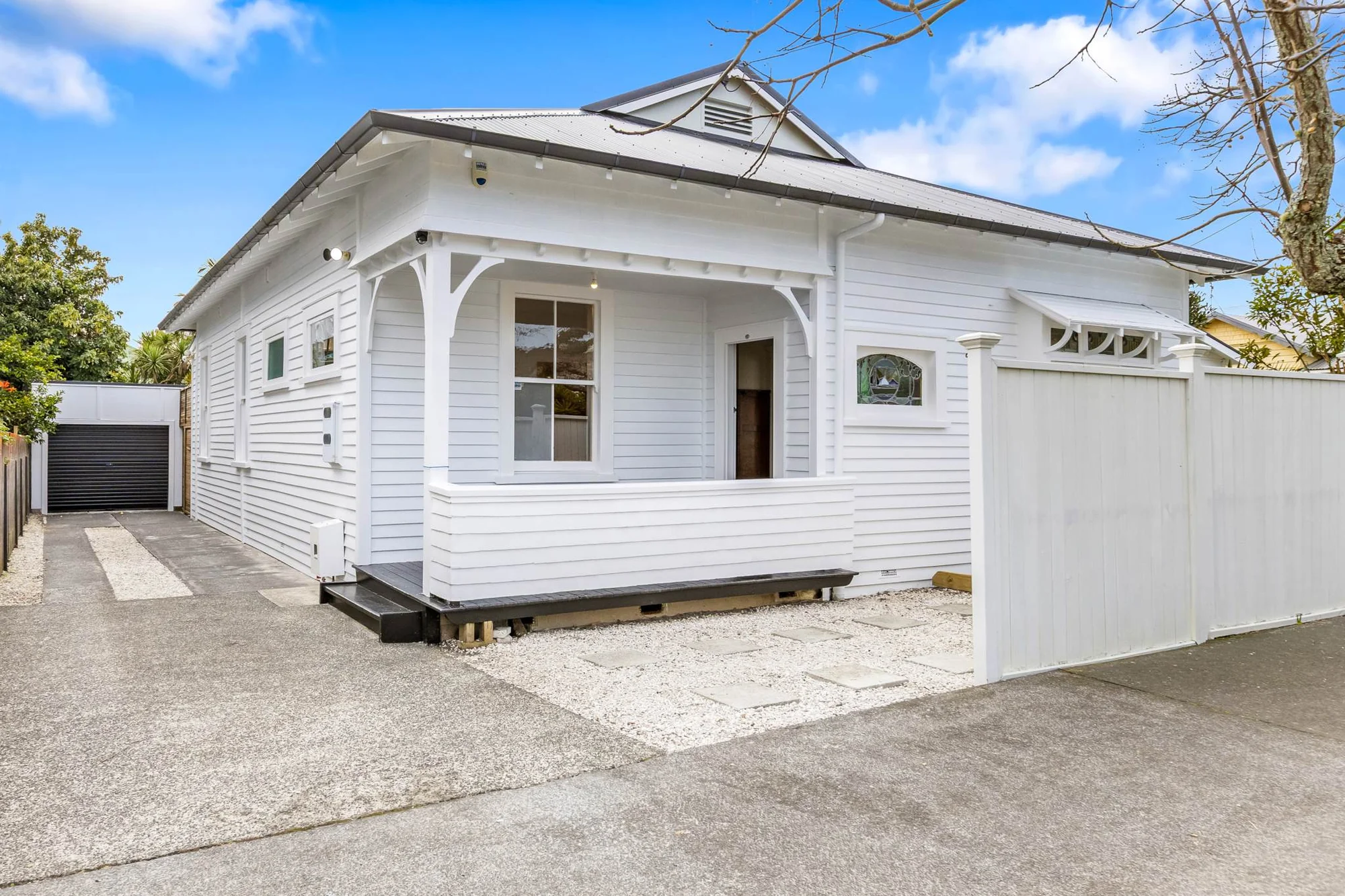Mount Eden 4房 新屋顶＋新地毯＋全屋新漆， 一套搞定空间、地段与便利 Family Space with a Fresh New Look