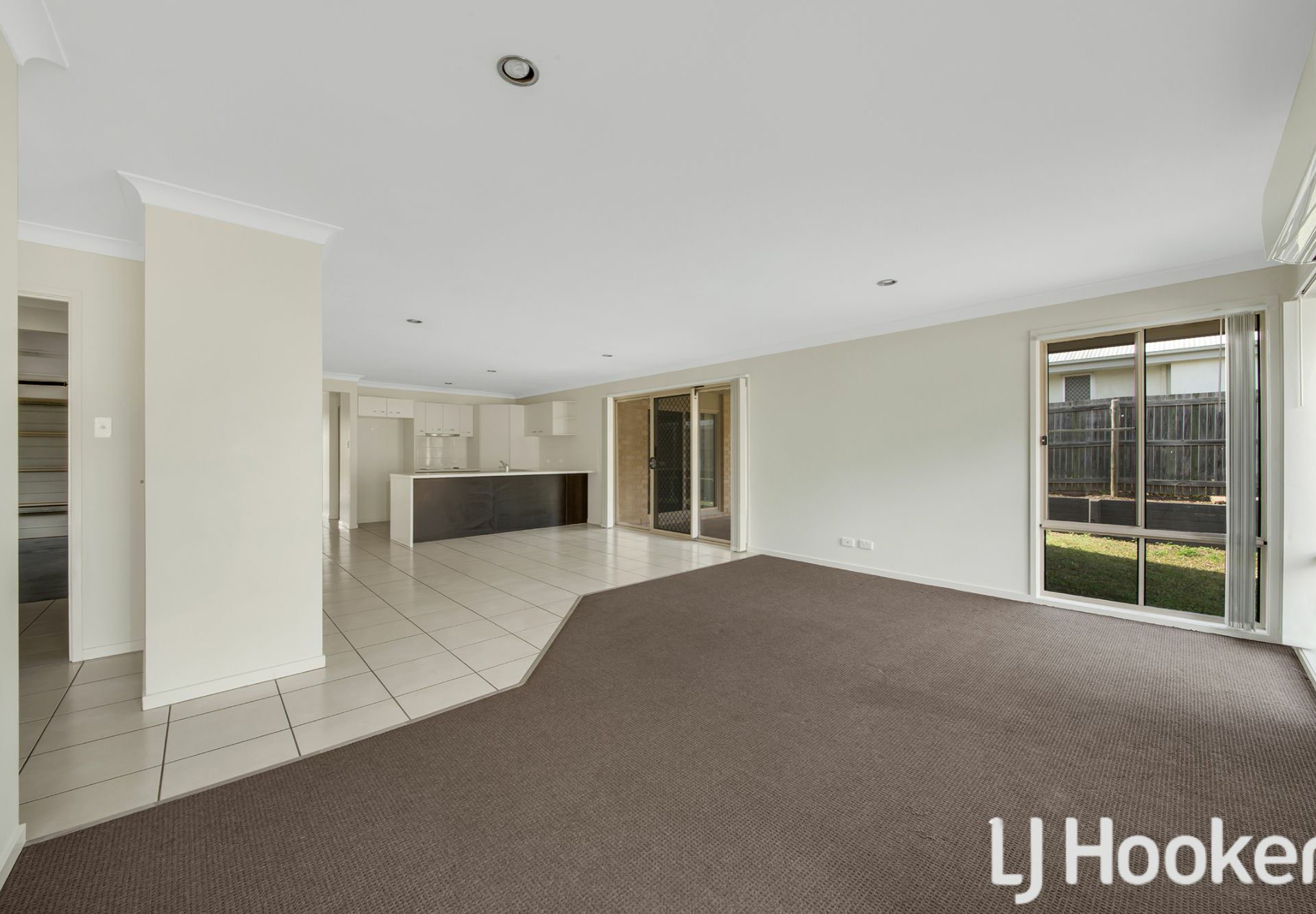 30 BROADWATER PL, NEW AUCKLAND QLD 4680, 0 chambres, 0 salles de bain, House